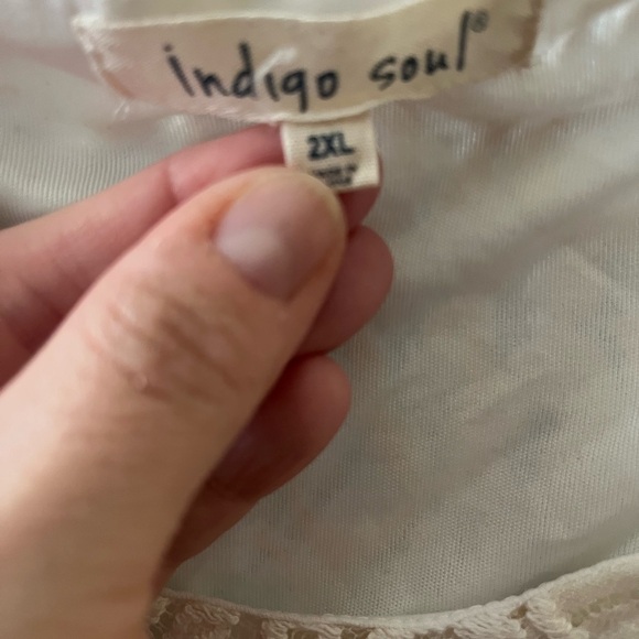 Elegant White Lace Women's Top​​ - Picture 2 of 3